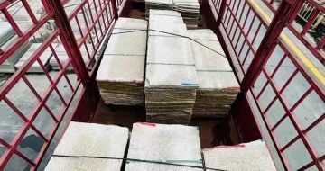 吐鲁番 黄金麻花岗岩荔枝面，光面毛板装车完成