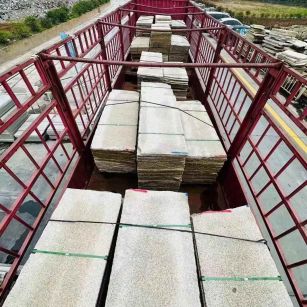 吐鲁番 黄金麻花岗岩荔枝面，光面毛板装车完成