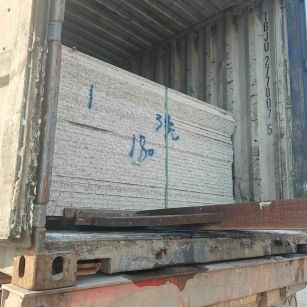 吐鲁番 芝麻白花岗岩石材3.0公分光面毛板装柜出货