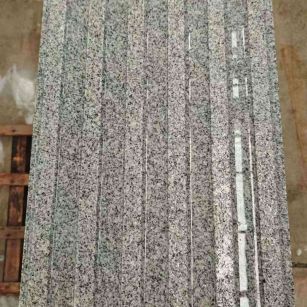 吐鲁番 芝麻白花岗岩荔枝面雕刻盲道，盲条