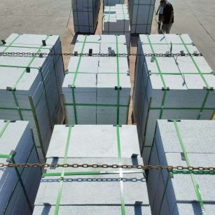 吐鲁番 芝麻白花岗岩5公分地铺石 花岗岩厂家工厂装车日常