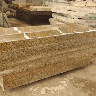 吐鲁番 黄金麻栏杆料半成品加工中