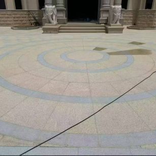 吐鲁番 黄金麻芝麻灰花岗岩石材地铺拼接效果