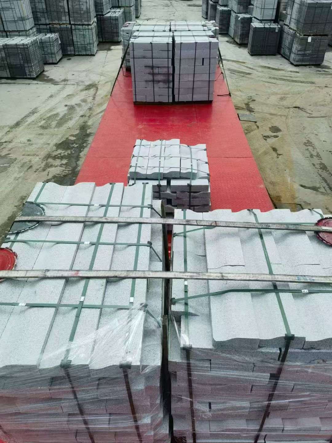 吐鲁番 芝麻白仿形加直形路沿石出货日常