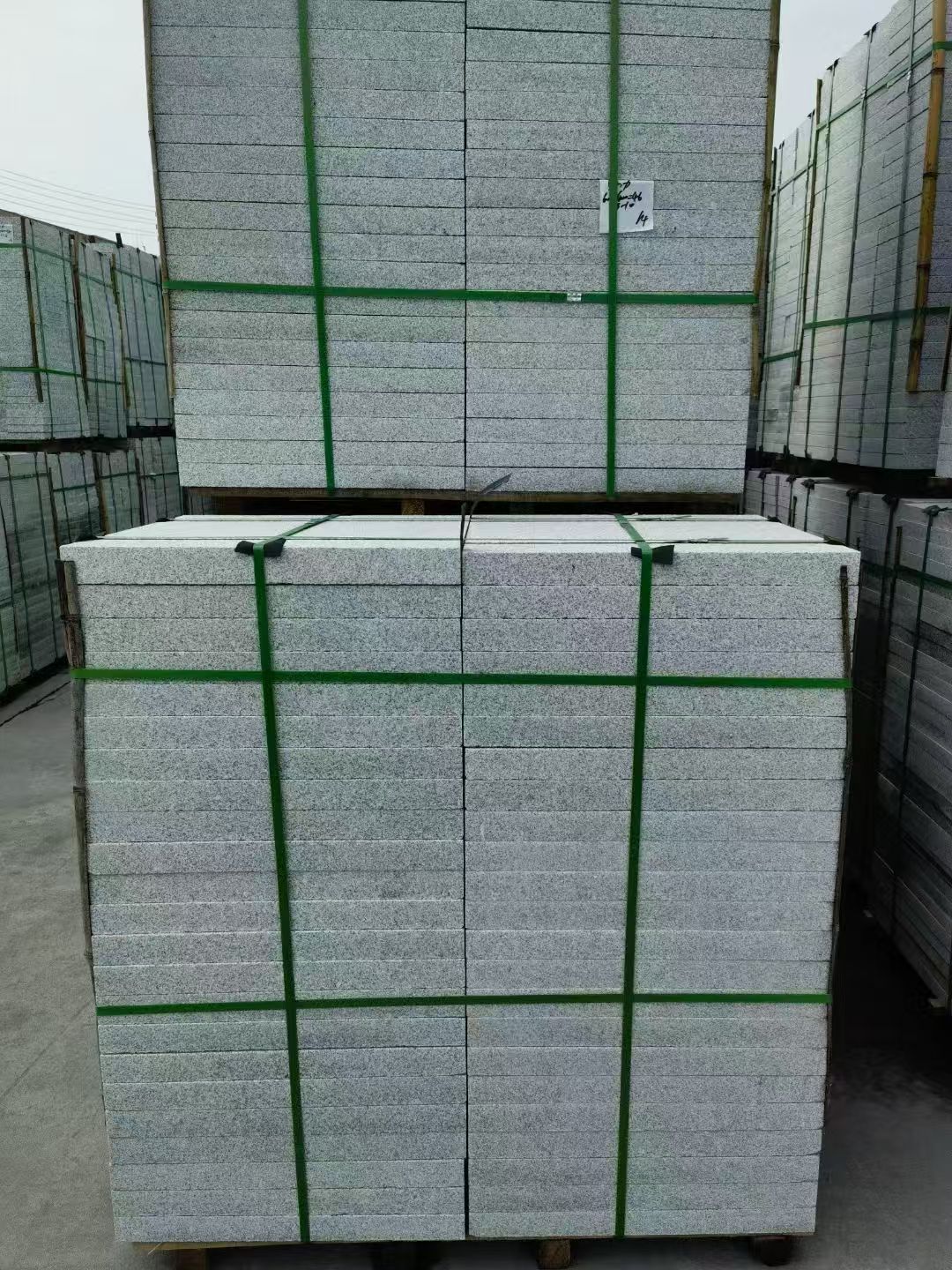 吐鲁番 芝麻白火烧，园林广场市政工程地铺石，1.8~5.0厚均有现货