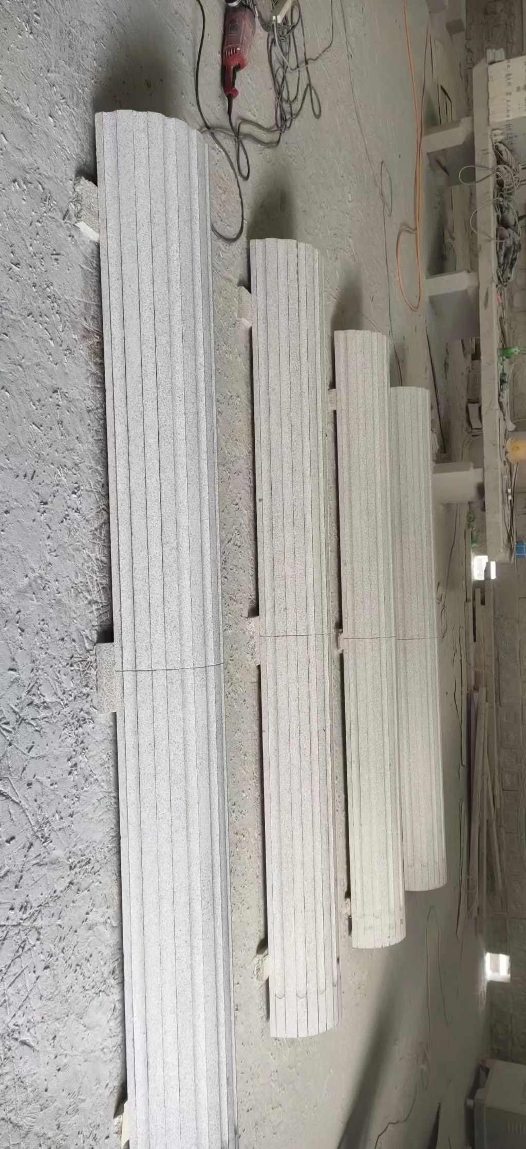 吐鲁番 花岗岩厂家带你看白麻花岗岩门楼大柱柱皮