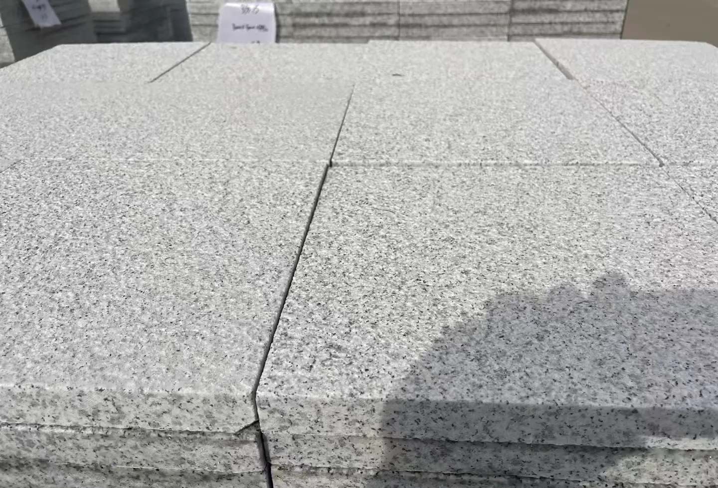 吐鲁番 白麻花岗岩石材推荐 荔枝面地铺石