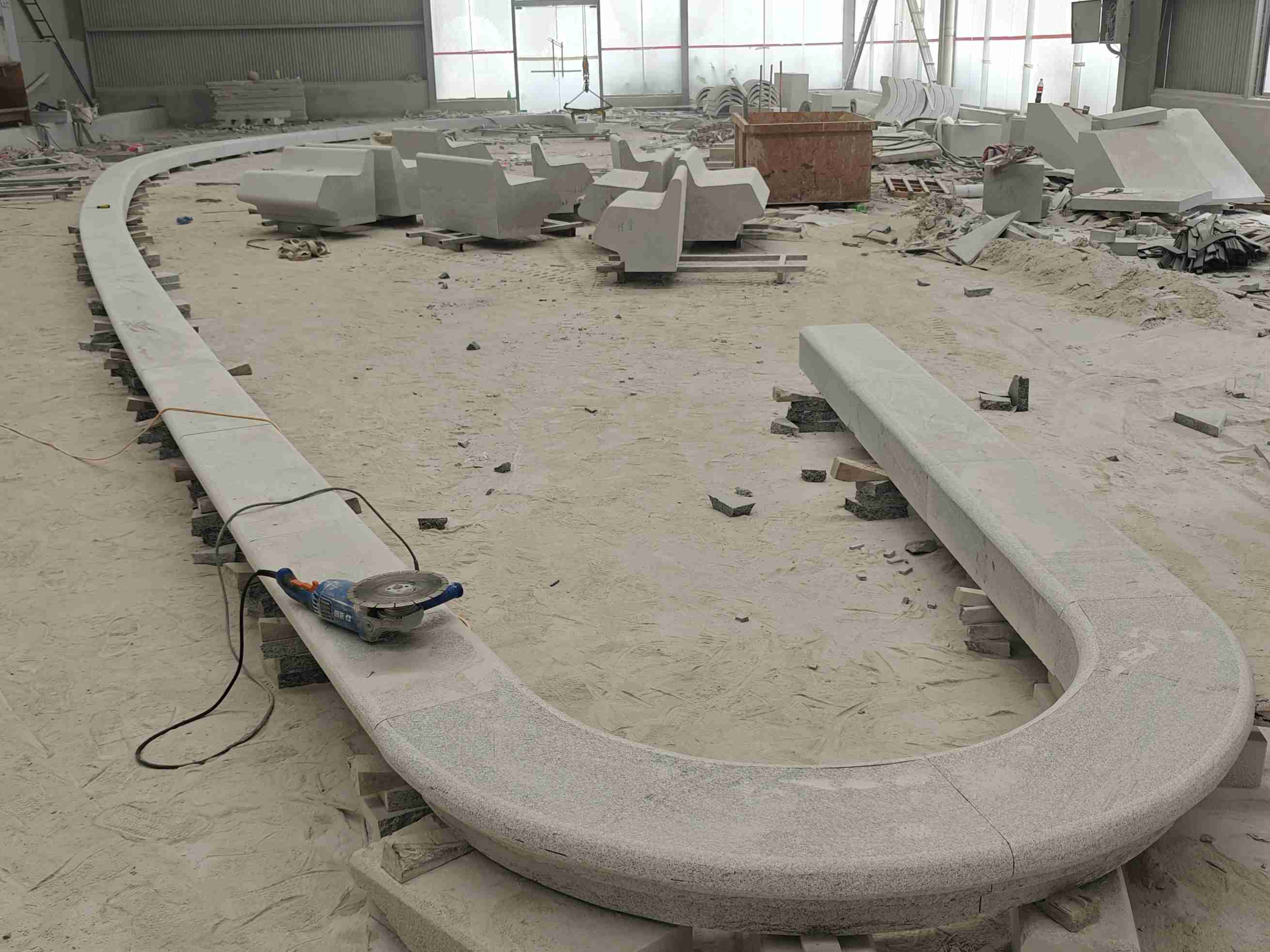 吐鲁番 芝麻白花岗岩弧形花坛石，坐凳石