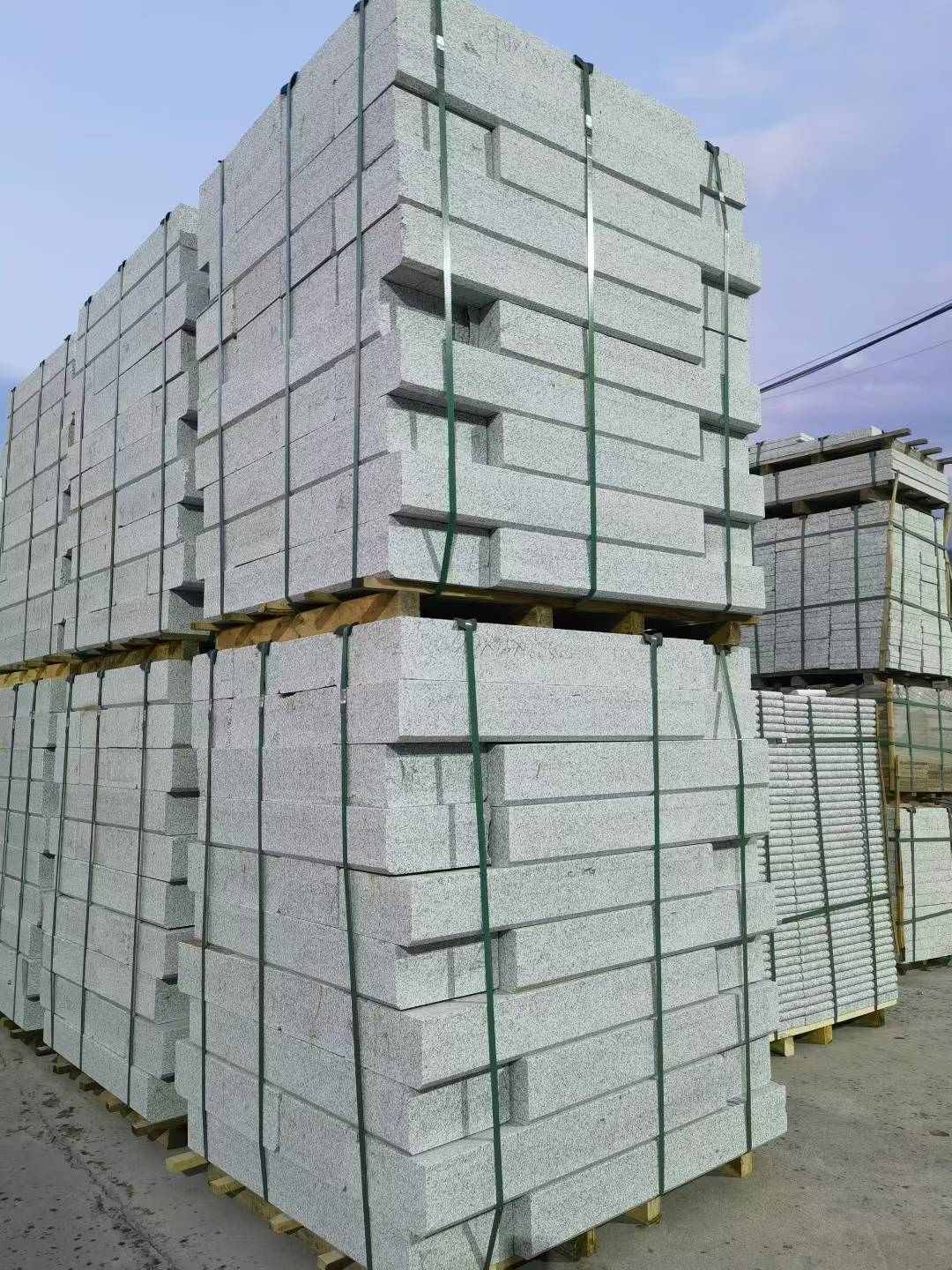 吐鲁番 芝麻白花岗岩路沿石，路缘石，路肩石，道牙，立缘石，马路牙子，街沿石，侧石等