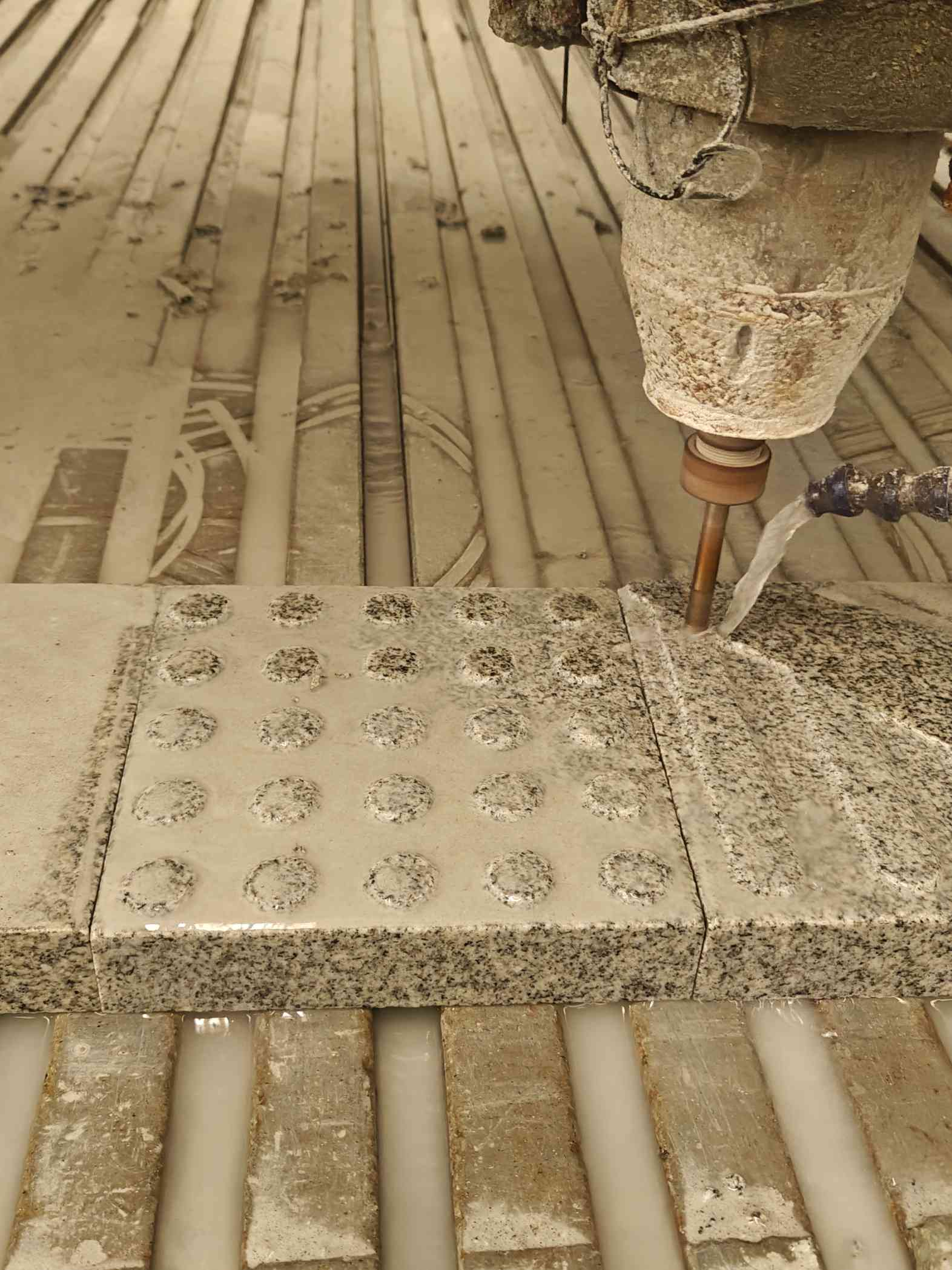 吐鲁番 芝麻白花岗岩石材盲人石、盲道石、盲点石