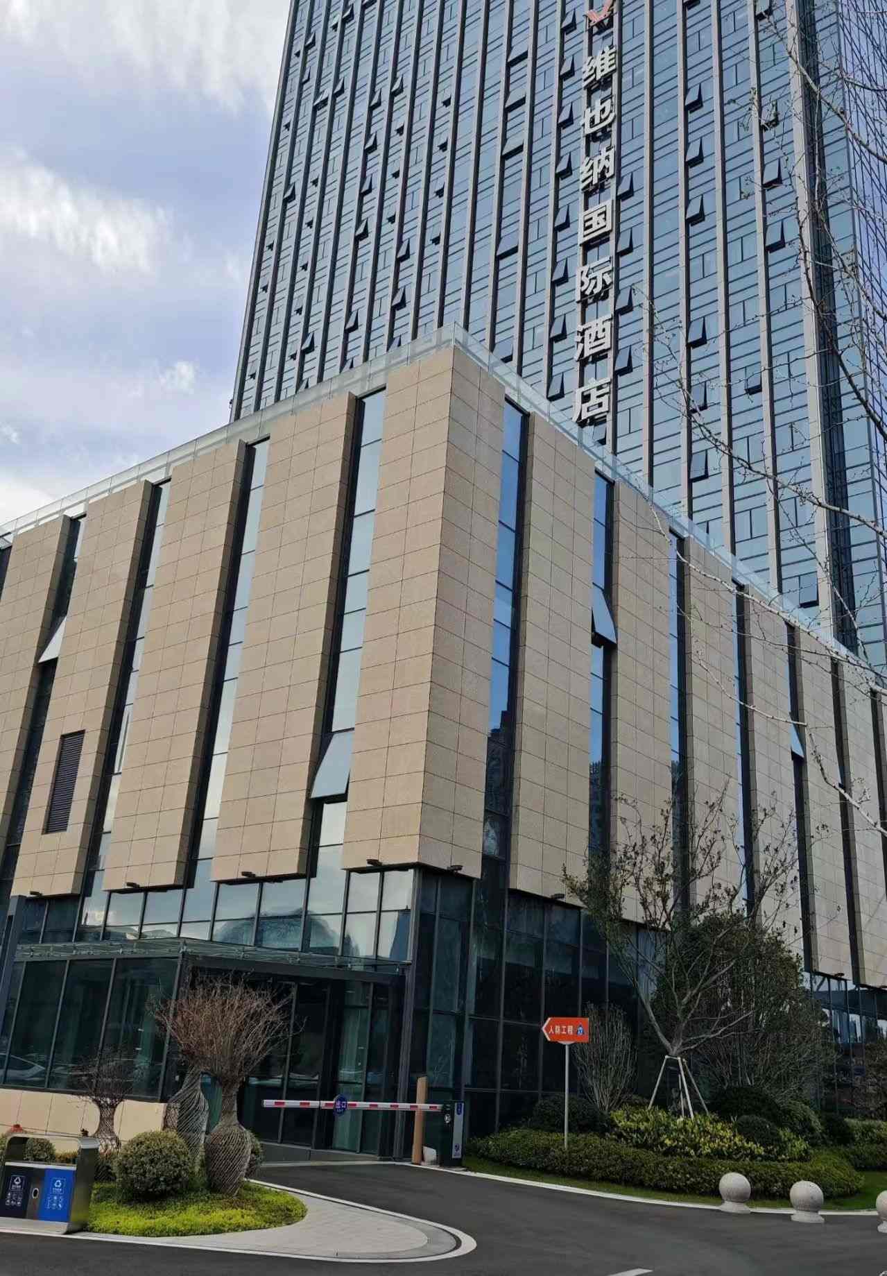 吐鲁番 黄金麻花岗岩外墙干挂