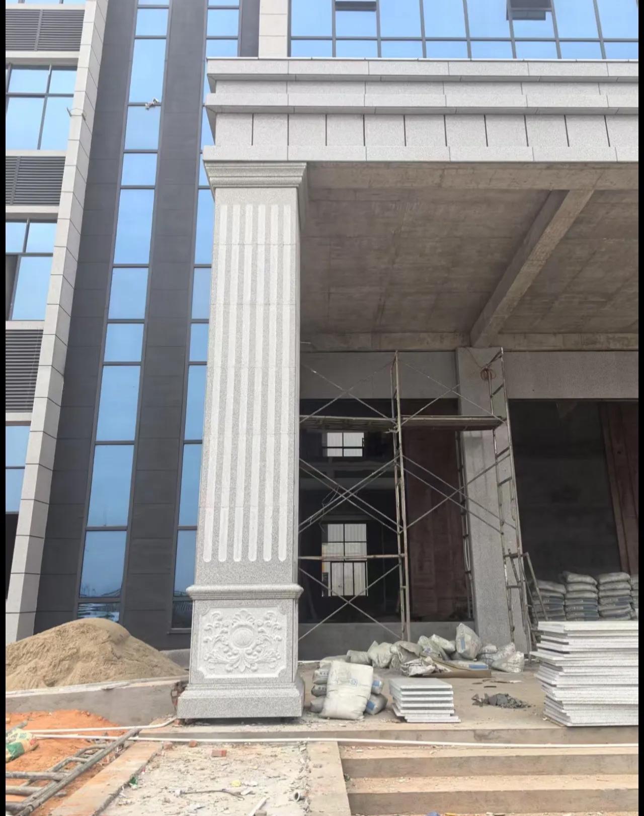 吐鲁番 芝麻白光面花岗岩门楼大柱（罗马柱）配雕花底座