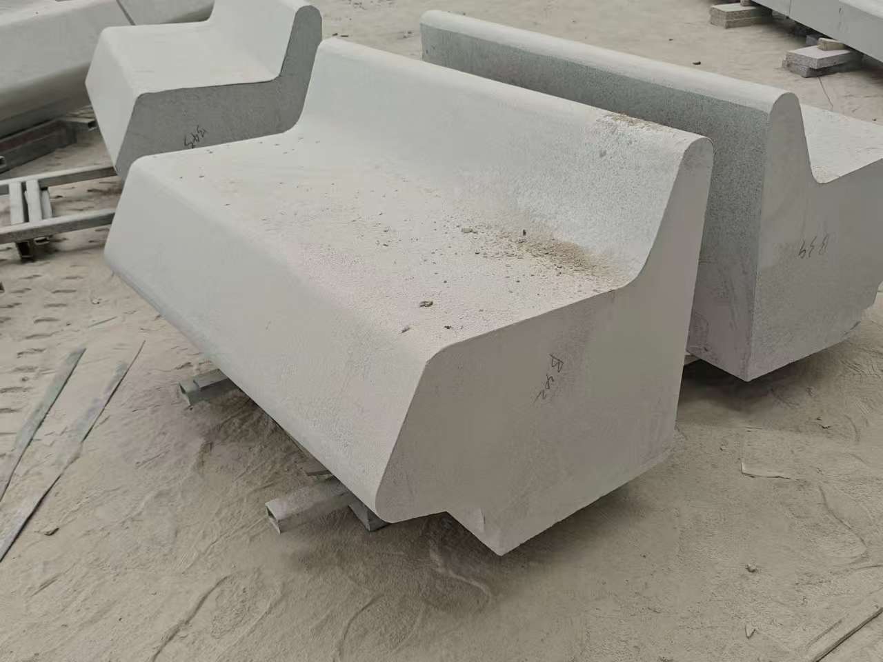 吐鲁番 芝麻白花岗岩异形坐凳，石凳