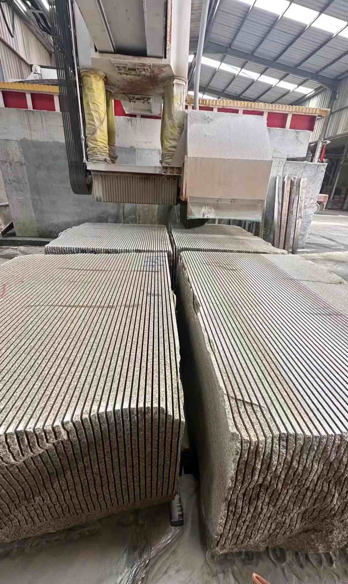 吐鲁番 车间生产日常，黄金麻白麻花岗岩