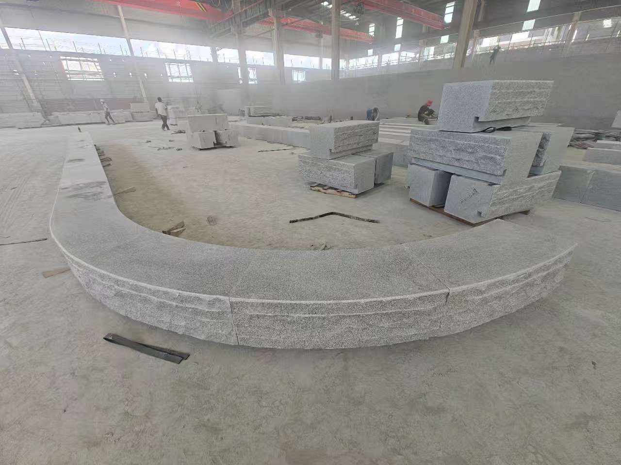 吐鲁番 芝麻白异形坐凳，自然面光面弧形加工