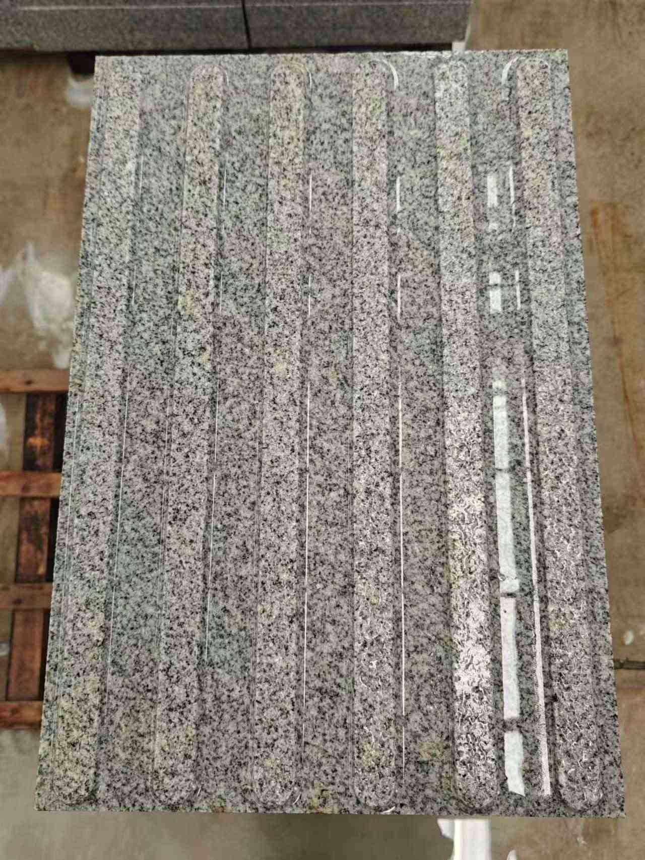 吐鲁番 芝麻白花岗岩荔枝面雕刻盲道，盲条