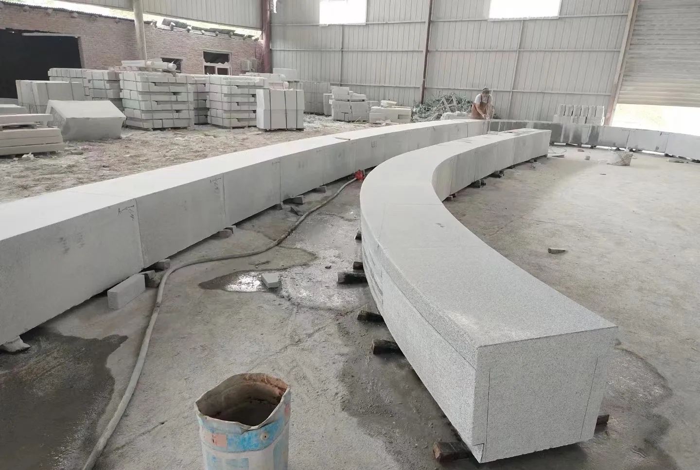 吐鲁番芝麻白花岗岩石板材 园林光面弧形坐凳