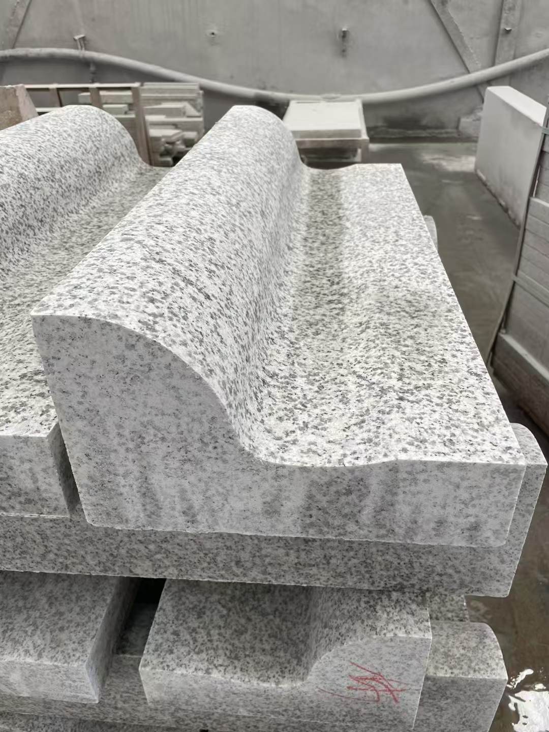 吐鲁番 白麻花岗岩S型路沿石，路侧石，马路牙子等