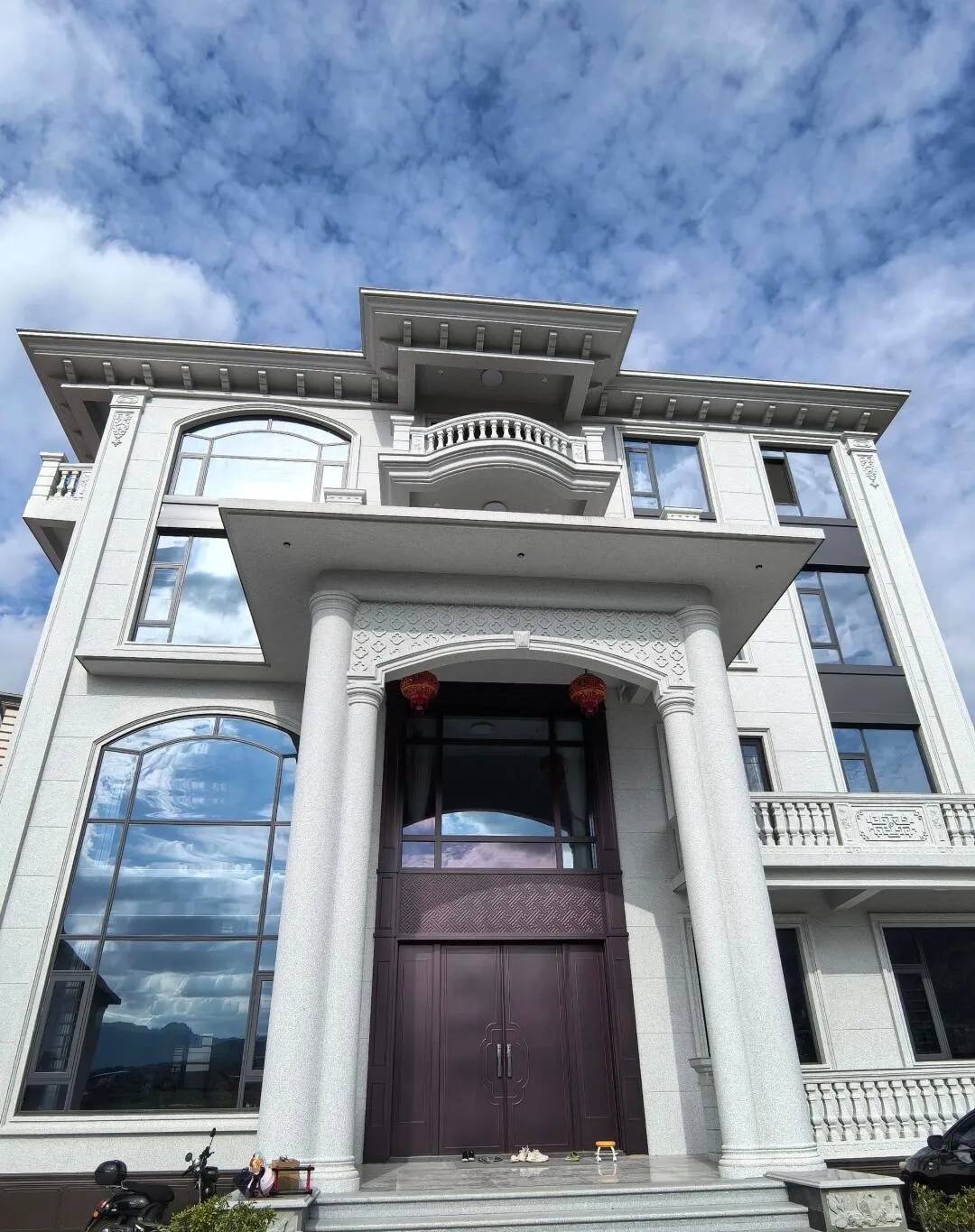 吐鲁番白麻别墅外墙干挂石材效果示例