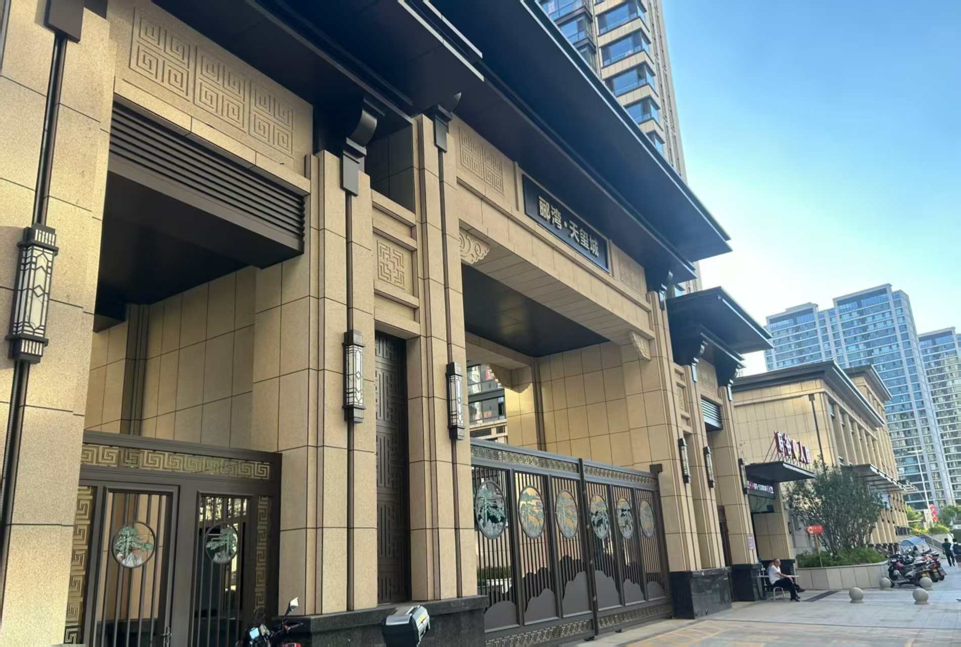 吐鲁番 黄金麻花岗岩荔枝面小区门楼外墙干挂