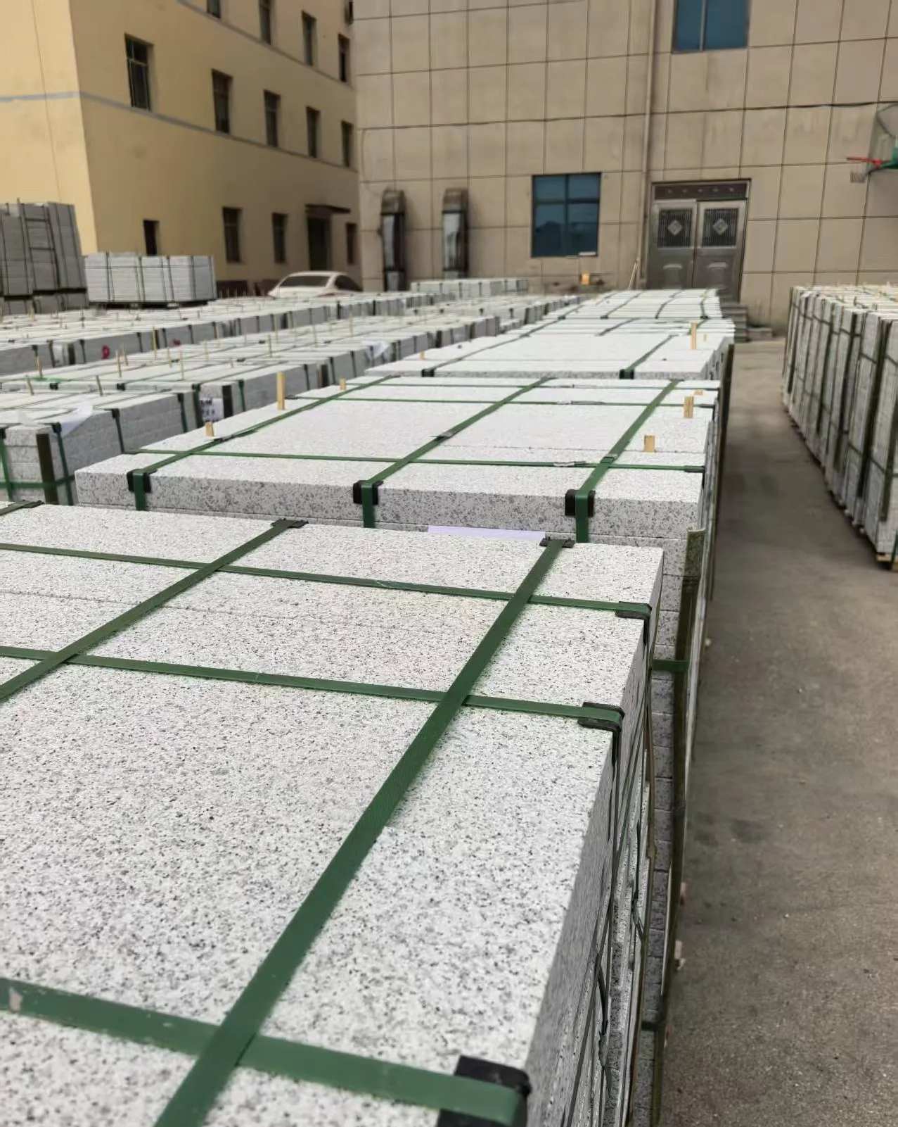 吐鲁番 白麻花岗岩5.0公分荔枝面地铺石