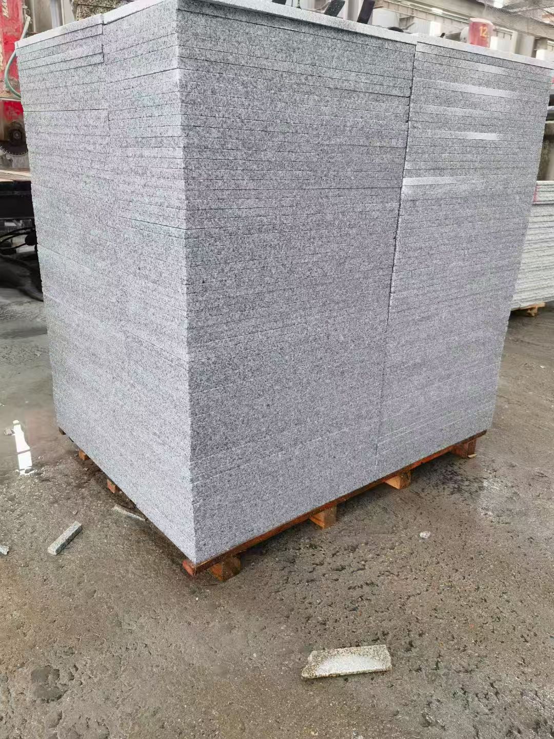 吐鲁番 芝麻白火烧面1.8厚300*600地铺石，尺寸标准，厚薄均匀