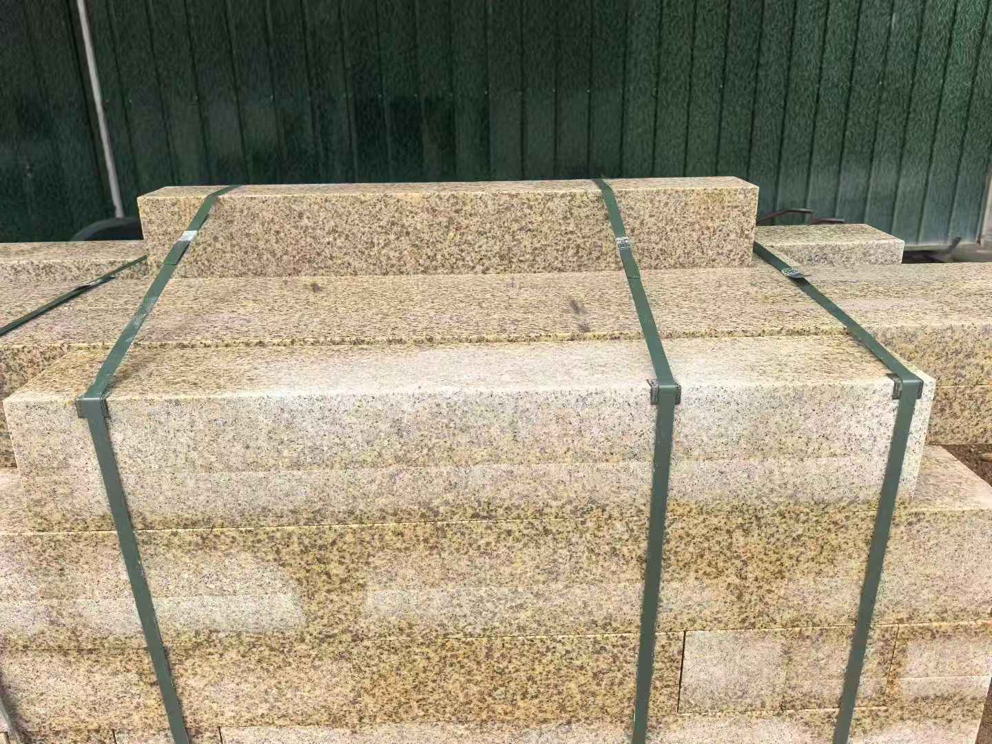 吐鲁番 黄金麻花岗岩石材机切面栏杆料半成品