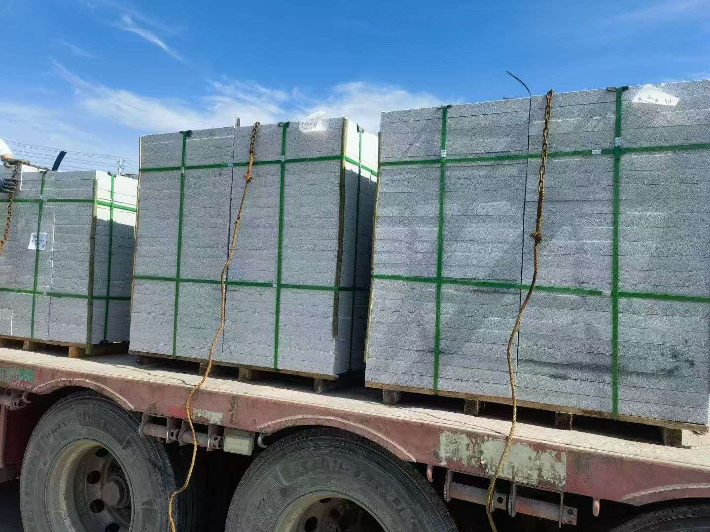 吐鲁番 芝麻白花岗岩地铺石装车日常