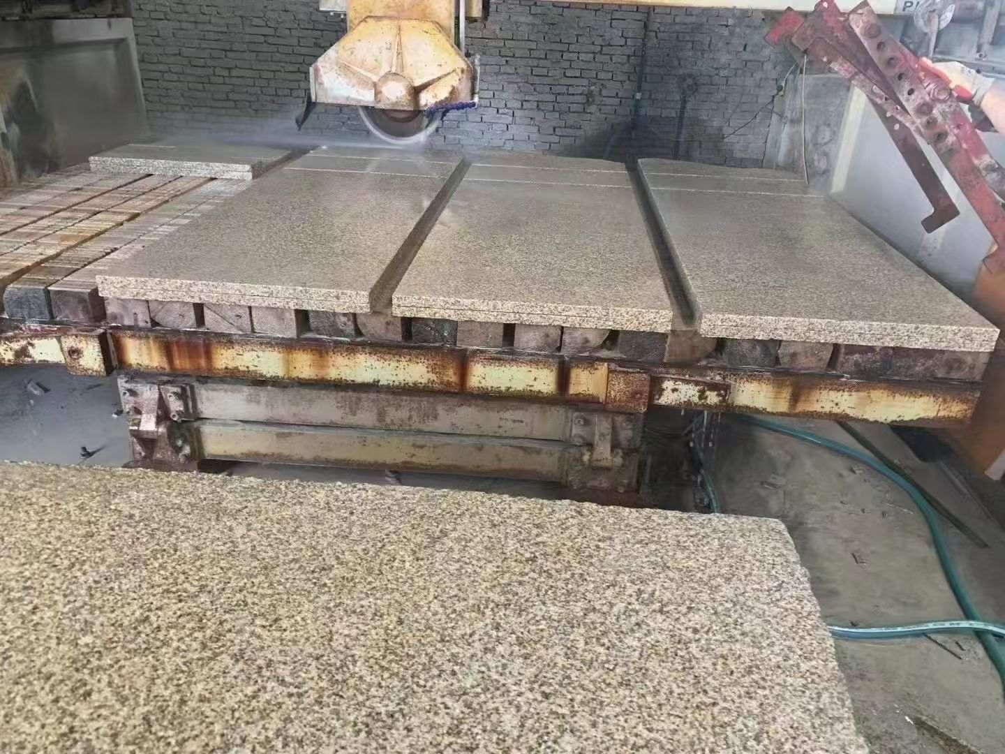 吐鲁番 黄金麻荔枝面成品板加工