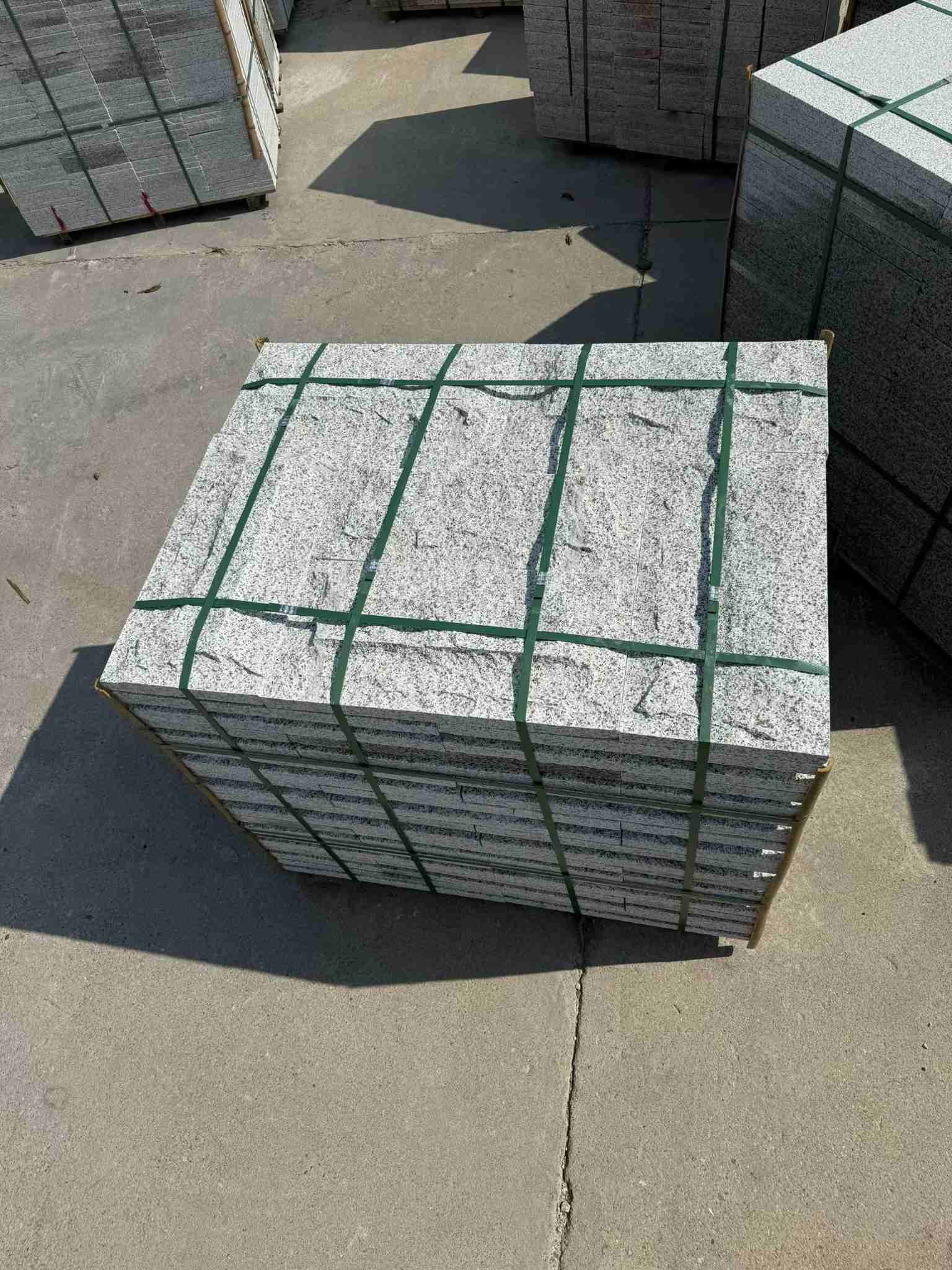 吐鲁番 白麻花岗岩石材自然面蘑菇石成品