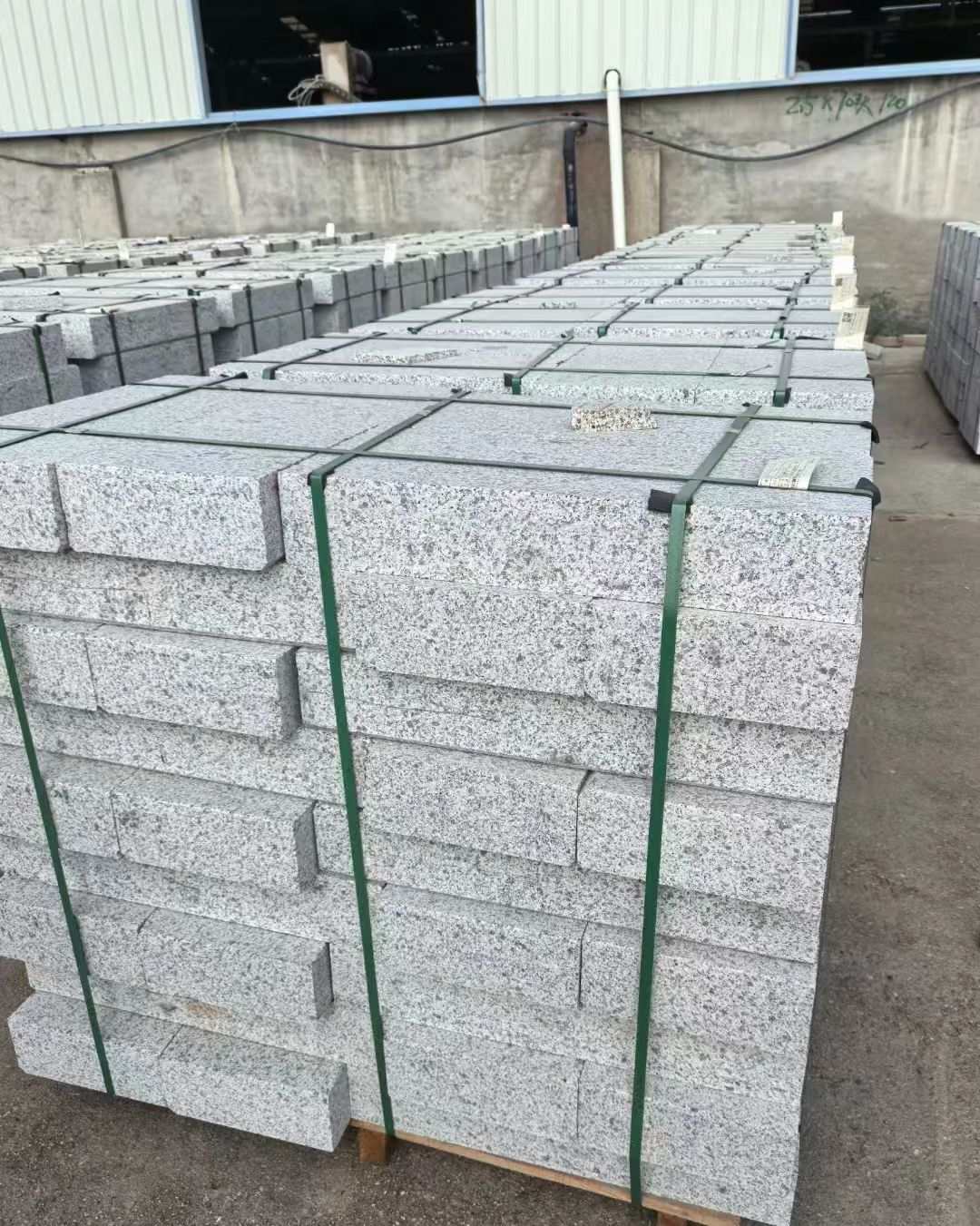 吐鲁番 白麻花岗岩路沿石，弧形路沿石，道牙石，马路牙子，界石，路缘石，平沿石，直岩石，平缘石等