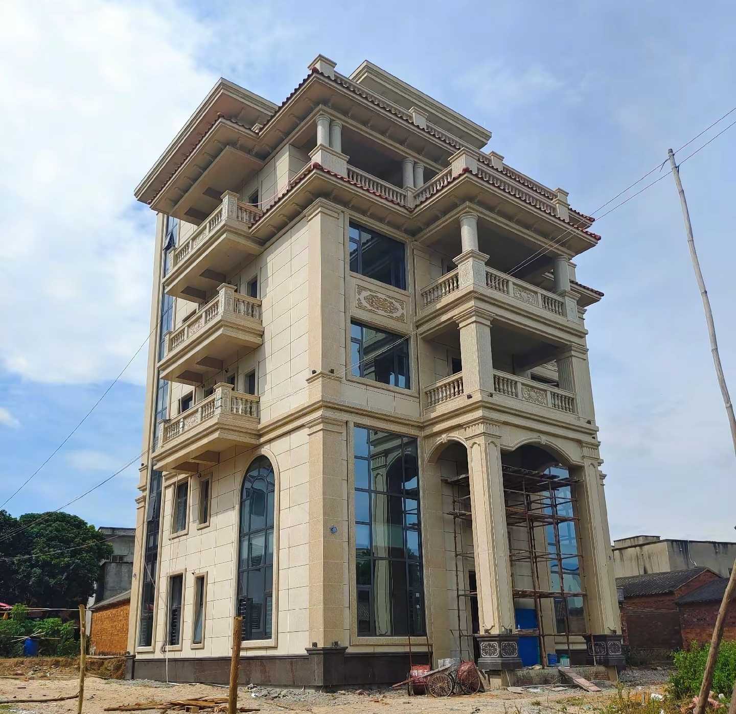 吐鲁番 黄金麻花岗岩石材别墅外墙干挂搭配（雕花栏杆花瓶柱门楼罗马柱）