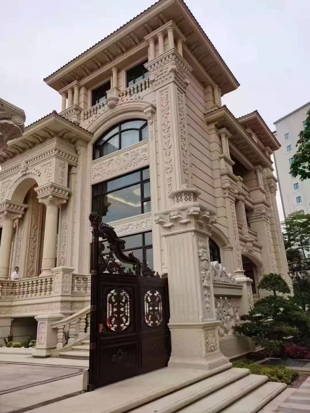 吐鲁番 黄金麻花岗岩别墅外墙干挂效果展示