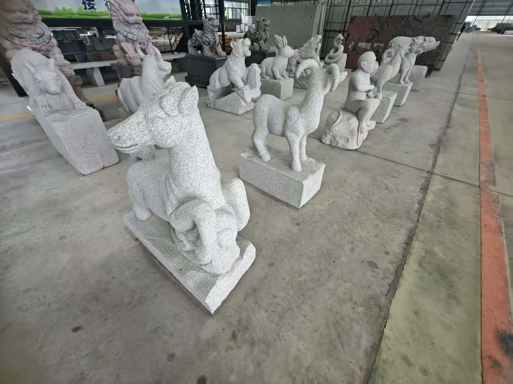 吐鲁番 芝麻白花岗岩造型立体雕刻——十二生肖