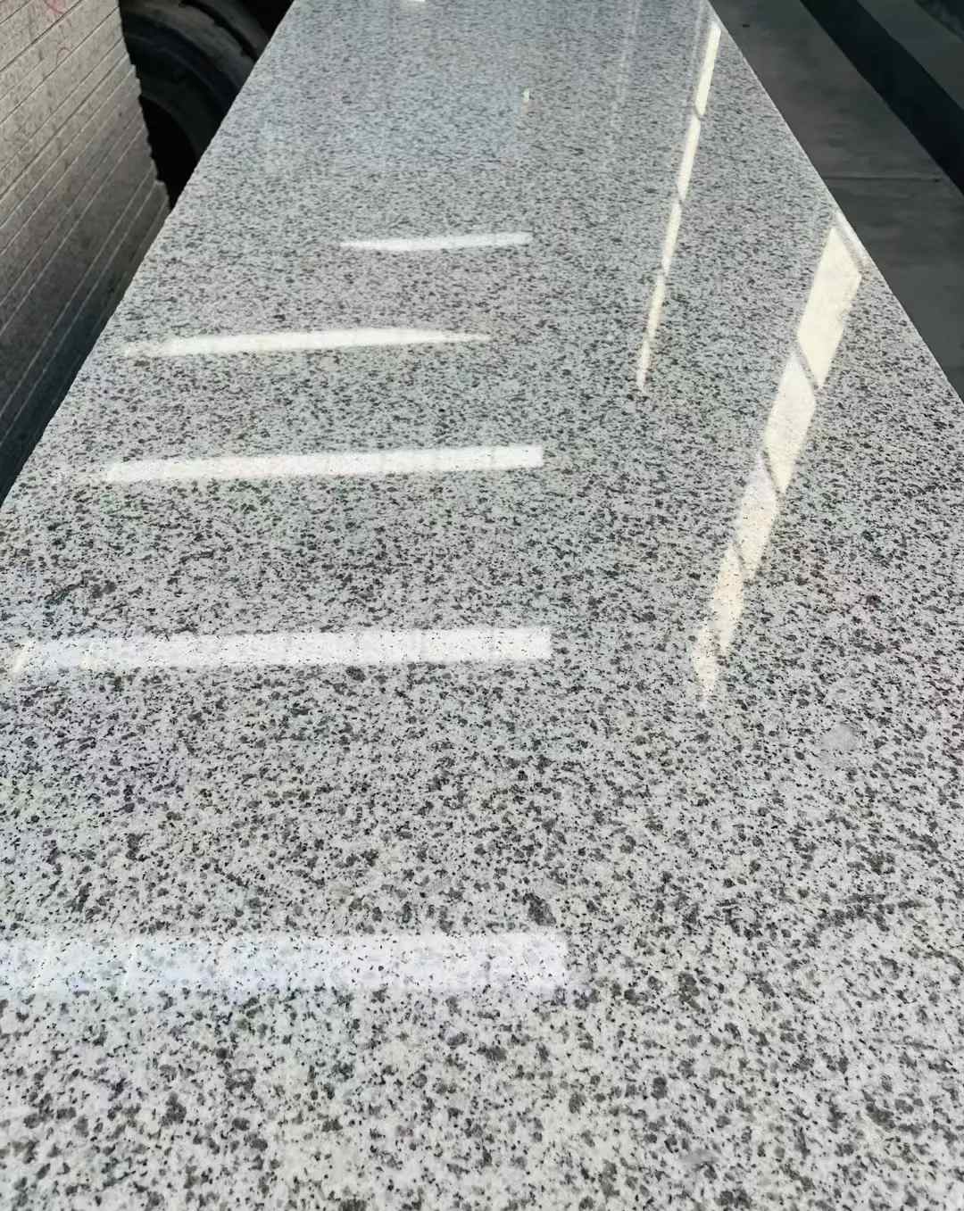 吐鲁番 白麻花岗岩光面毛板